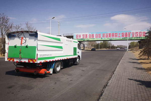 干式吸尘车